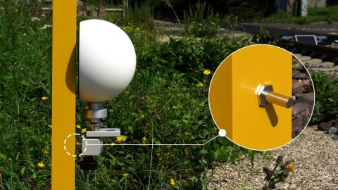 Gleisvermarkungspfosten mit Referenzkugel